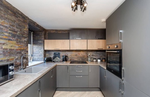 Galashiels Apartment | 5 Bedroom Apartment - Galashiels