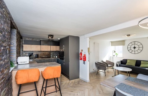 Galashiels Apartment | 5 Bedroom Apartment - Galashiels