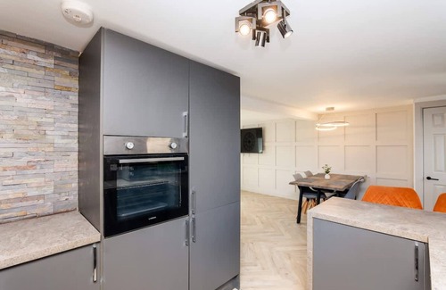 Galashiels Apartment | 5 Bedroom Apartment - Galashiels