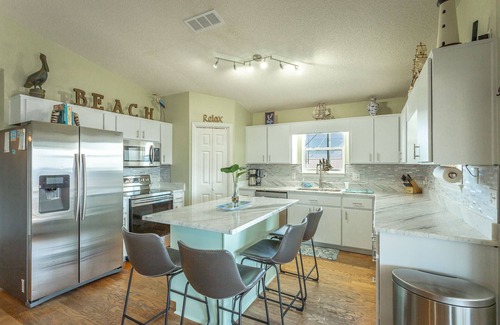 Alligator Point House | 5 Bedroom Beach House Slps 12 - Private Beach - Shells - Fishing -Screened porch
