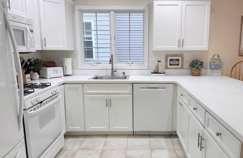 Sea Isle City House | 5 Bedroom + Bonus Room; Sleeps 15 in Sunny Sea Isle- ideal location 47th Street!