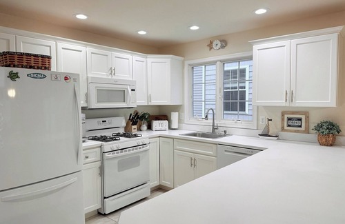 Sea Isle City House | 5 Bedroom + Bonus Room; Sleeps 15 in Sunny Sea Isle- ideal location 47th Street!