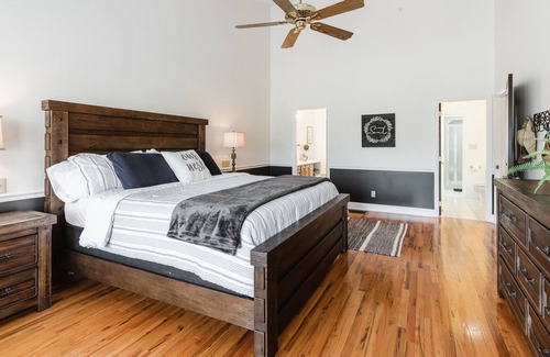 Landrum House | 5 bedroom Country Living with Salt Pool, 23-acre mountain view property