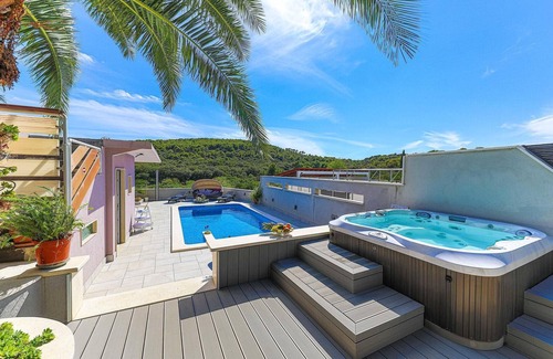 Okrug Donji House | 5 bedroom cozy home in Okrug Donji