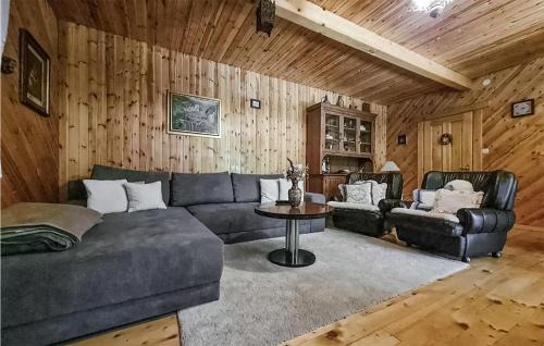 Sertic Poljana House | 5 Bedroom Cozy Home In Sertic Poljana