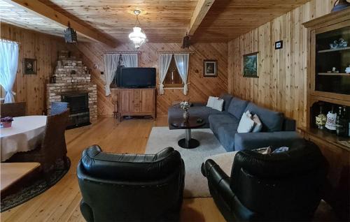 Sertic Poljana House | 5 Bedroom Cozy Home In Sertic Poljana