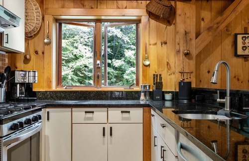 Ludlow Cabin | 5 Bedroom Family Home on Okemo with A.C. mini-splits for the Summer Season
