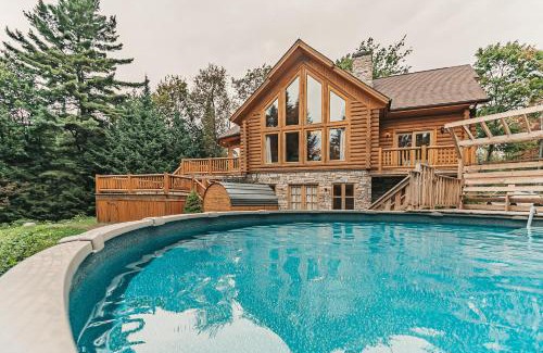 Fiddler Lake Resort Ski Chalet | 5-Bedroom Getaway with Sauna, BBQ, and Game Room