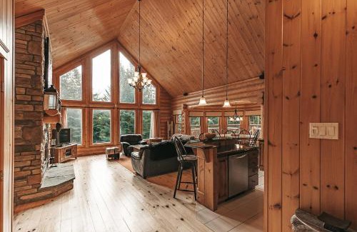 Fiddler Lake Resort Ski Chalet | 5-Bedroom Getaway with Sauna, BBQ, and Game Room