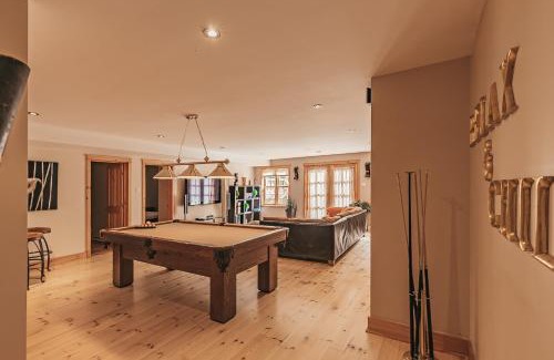 Fiddler Lake Resort Ski Chalet | 5-Bedroom Getaway with Sauna, BBQ, and Game Room