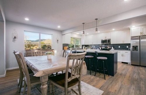 Albuquerque House | 5-bedroom, grand but cozy house - sleeps 14, mountain views, huge yard