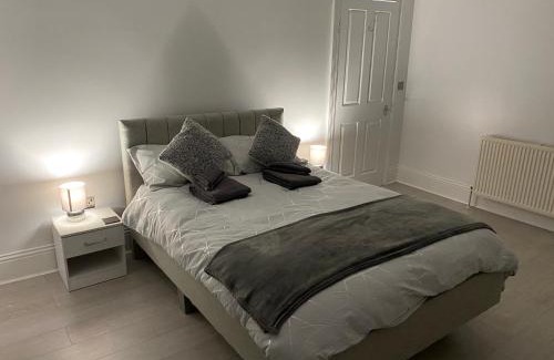 South Shields Apartment | 5 Bedroom-Great House & Location-NEW DAY PROPERTIES