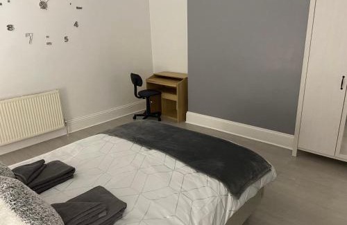 South Shields Apartment | 5 Bedroom-Great House & Location-NEW DAY PROPERTIES