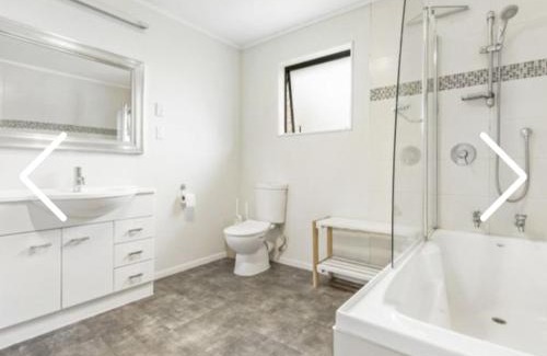 Dinsdale House | 5 Bedroom Home in Hamilton