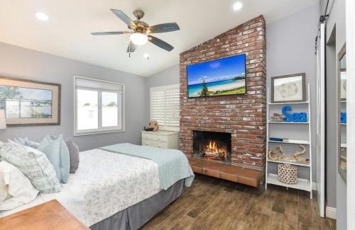 Santa Ana Heights House | 5 Bedroom Home with Pool Table steps to the Beach