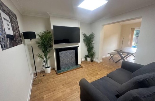 Colyers House | 5 Bedroom house in DA7