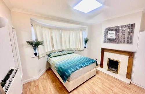 Colyers House | 5 Bedroom house in DA7