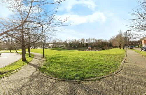 Stanmore House | 5 Bedroom House with Free Parking. Only 30 mins to Bond Street Station.