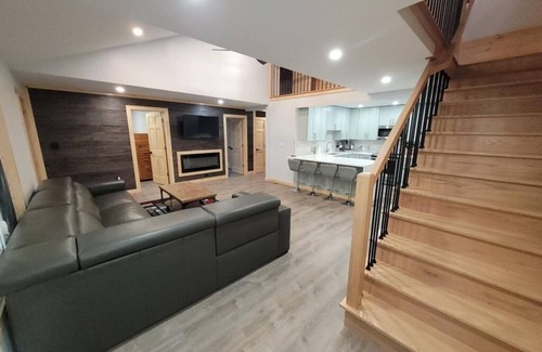 Babcock House | 5-bedroom house with WiFi and AC in Nekoosa 12 min from Necedah sleeps 14