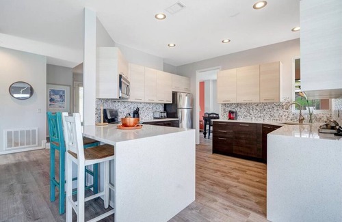 Sunset Lakes House | 5 bedroom lakefront home w/large private pool & spa - Close to WDW & Universal