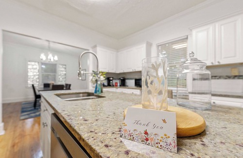 Pittsburgh House | 5 Bedroom, Large ATL House, Sleeps 12, Parking