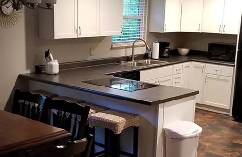 Cedar Bluff House | 5 Bedroom Large Groups Welcome 15 min to UT/Downtown