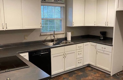 Cedar Bluff House | 5 Bedroom Large Groups Welcome 15 min to UT/Downtown
