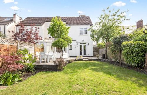 Oadby House | 5 Bedroom Large Home for Contractors, Families and Groups