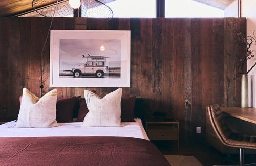 Malibu Cabin | 5-bedroom lodge in superb Malibu with AC, WiFi,mountain and ocean views!