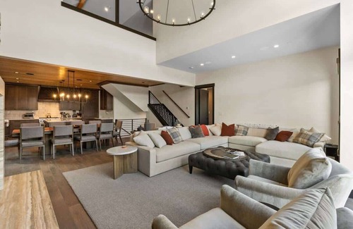 Big Sky House | 5 Bedroom Luxury Hillside Retreat in Big Sky