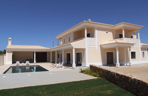 Sesmarias Villa | 5 Bedroom Luxury Villa with Private Heated Pool. Air Con & WIFI