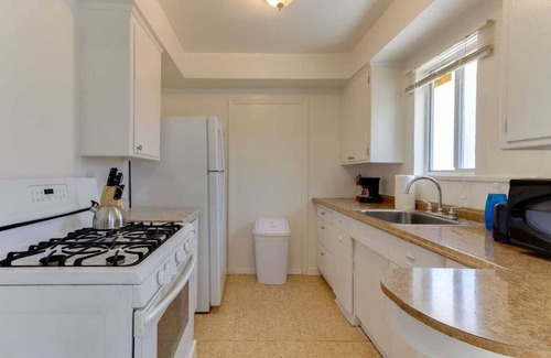 Rampart Village House | 5 Bedroom Mid-Wilshire Compound