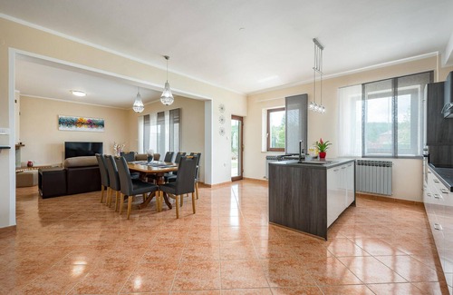 Skropeti House | 5 bedroom nice home in Karojba