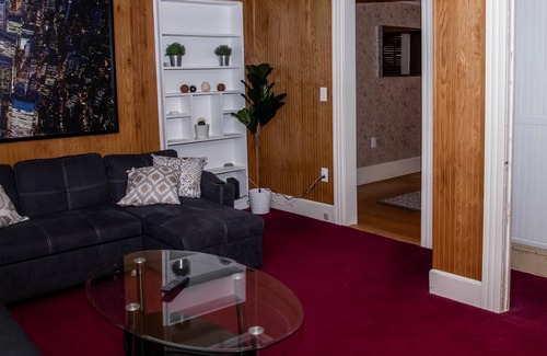 Westside Norwich House | 5 Bedroom Norwich House - 7 Minutes to Mohegan