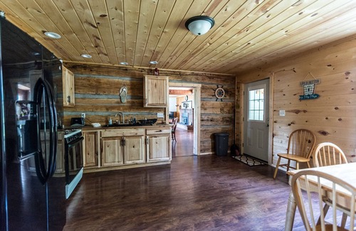 Au Train House | 5 bedroom pet friendly lake view cabin