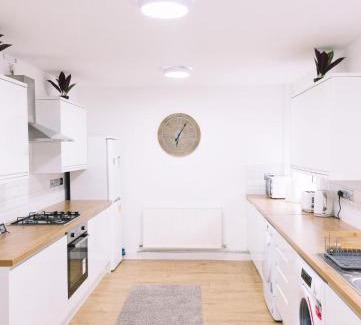 Cray Valley West House | 5 bedroom property