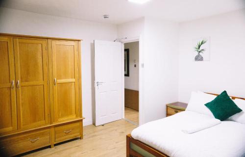 Cray Valley West House | 5 bedroom property