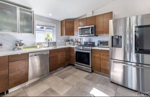 Winnetka House | 5 Bedroom Retreat Home with Entertaining Backyard and Pool