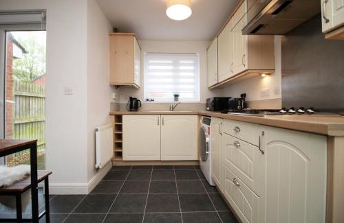 Newport Apartment | 5 bedroom sleeps 10 | City Centre Newport