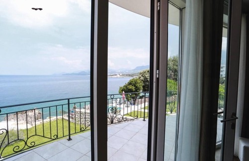 Utjeha Villa | 5 bedroom Villa with private beach and pool