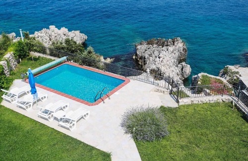 Utjeha Villa | 5 bedroom Villa with private beach and pool