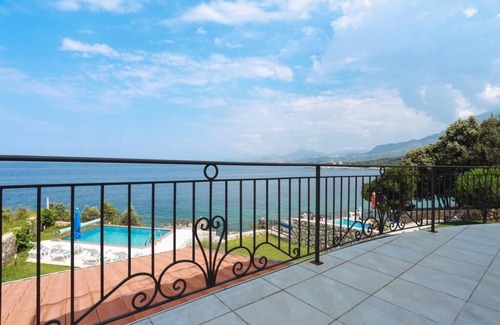 Utjeha Villa | 5 bedroom Villa with private beach and pool