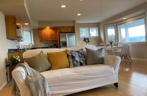 Suquamish House | 5-bedroom waterfront House with beach