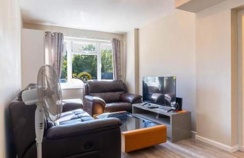 Basildon Apartment | 5 bedroom with Prking