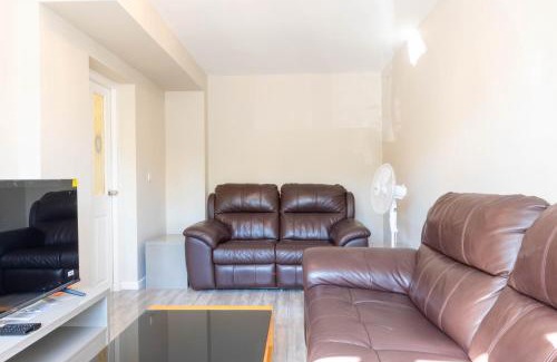 Basildon Apartment | 5 bedroom with Prking