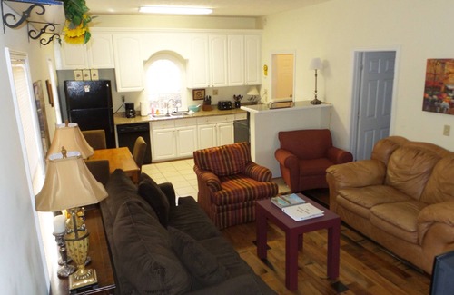 Bogart House | 5 bedrooms/10 beds Beautiful Lake view! Long term and Monthly rentals Welcome!