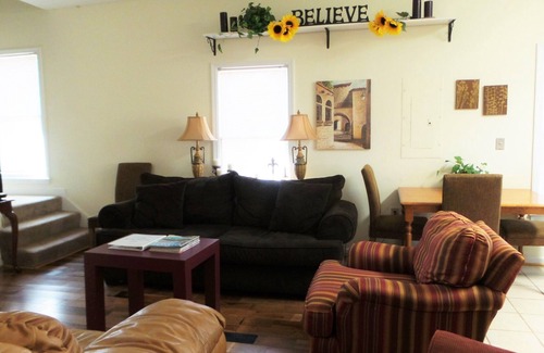 Bogart House | 5 bedrooms/10 beds Beautiful Lake view! Long term and Monthly rentals Welcome!