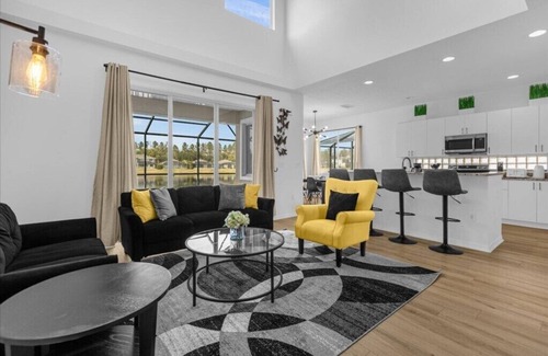 Sunset Lakes House | 5 Bedrooms/3.5 Bathrooms/Sunset Lakes (2943 SV)