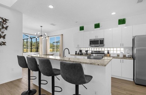 Sunset Lakes House | 5 Bedrooms/3.5 Bathrooms/Sunset Lakes (2943 SV)