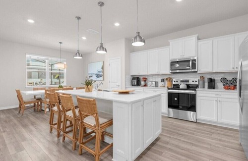 Four Corners House | 5 Bedrooms/4 Bathrooms/Windsor Cay (1265 ER)